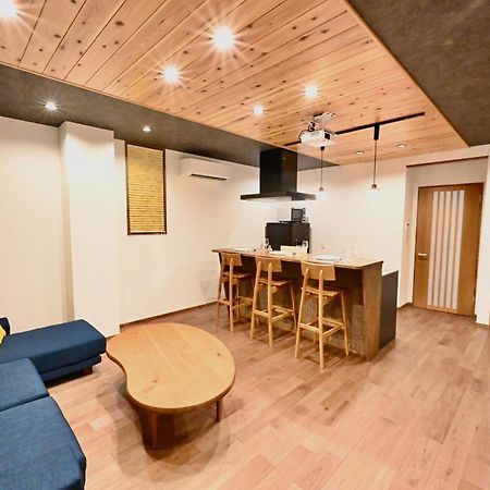 Manabi-Stay Takayama Sakura 提携駐車場利用可 古い町並みまで徒歩1分 最大9名宿泊可能な一等地で人工温泉を楽しむ Exterior foto