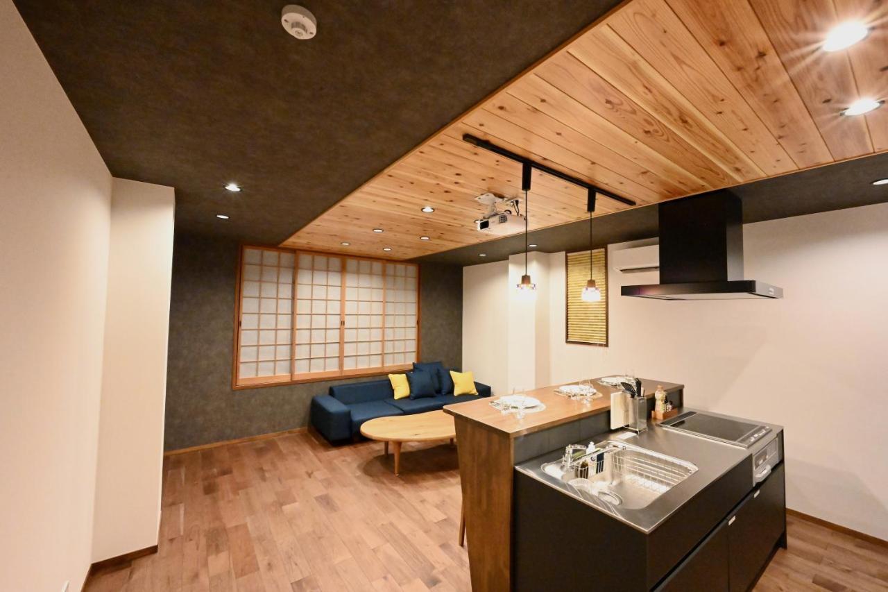 Manabi-Stay Takayama Sakura 提携駐車場利用可 古い町並みまで徒歩1分 最大9名宿泊可能な一等地で人工温泉を楽しむ Exterior foto