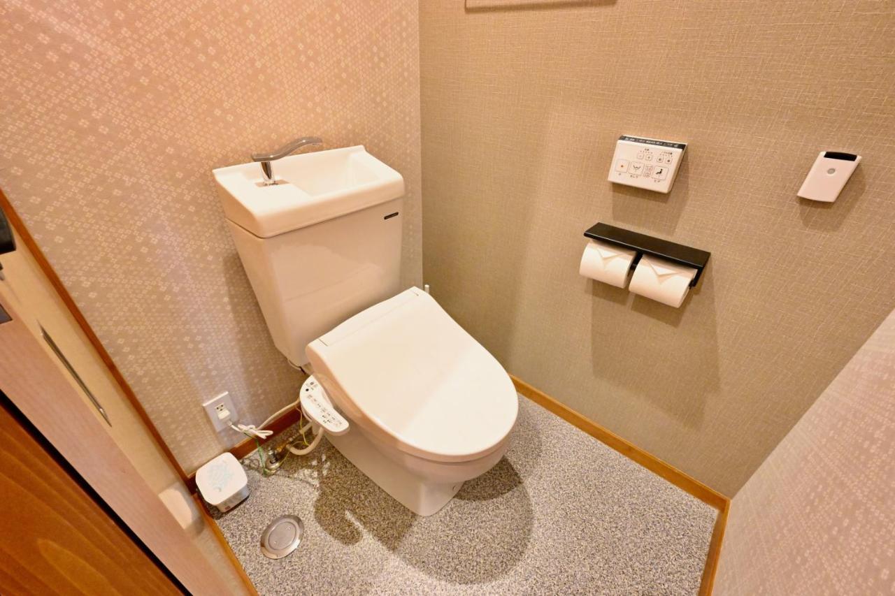 Manabi-Stay Takayama Sakura 提携駐車場利用可 古い町並みまで徒歩1分 最大9名宿泊可能な一等地で人工温泉を楽しむ Exterior foto