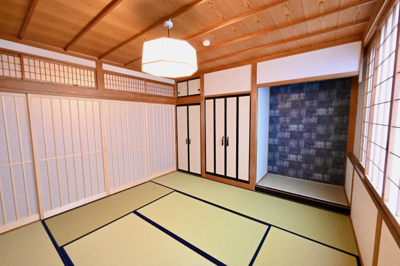 Manabi-Stay Takayama Sakura 提携駐車場利用可 古い町並みまで徒歩1分 最大9名宿泊可能な一等地で人工温泉を楽しむ Exterior foto